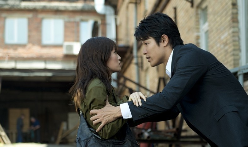 Still of Atsuko Maeda and Ryohei Suzuki in 