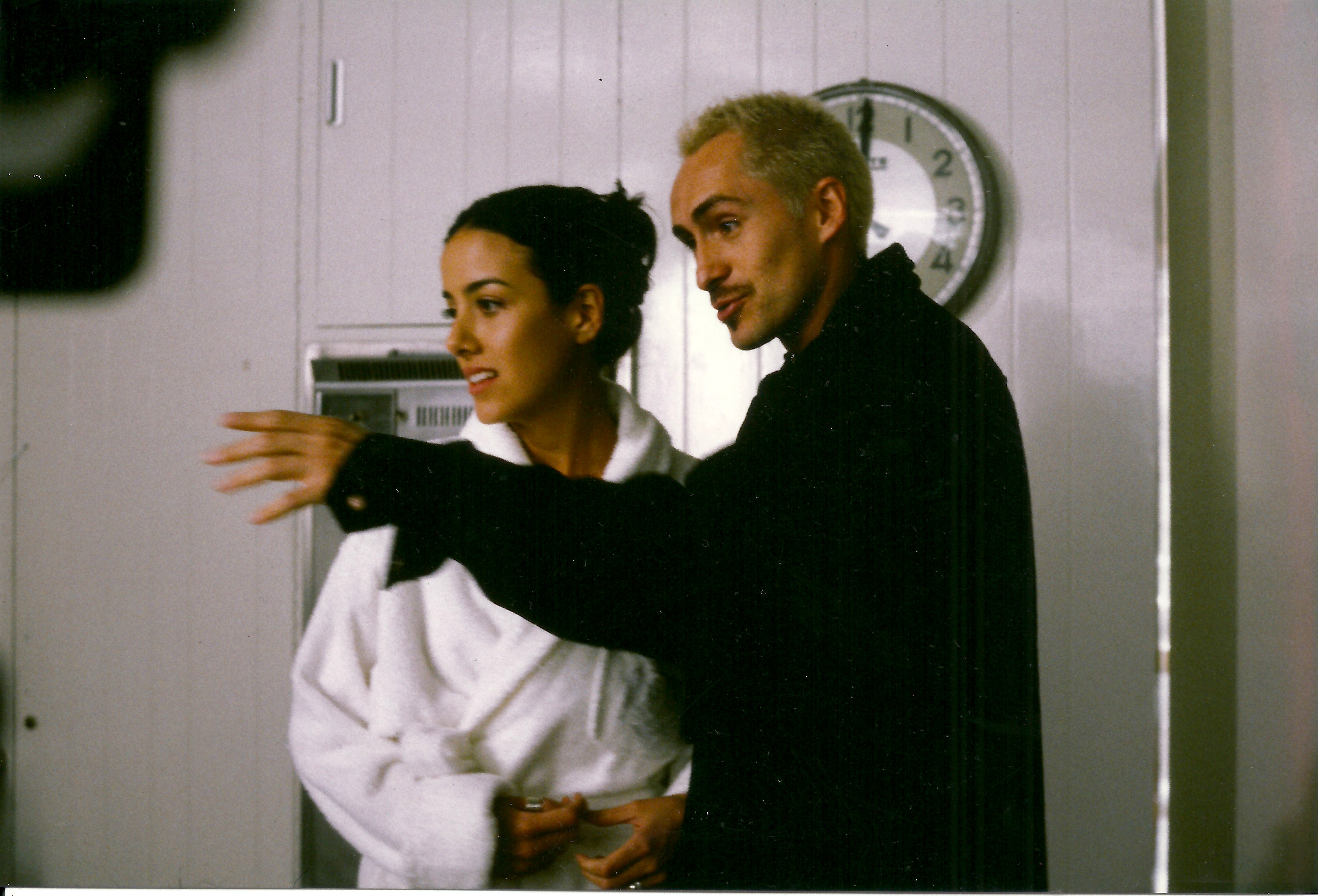 Still of Cecilia Suárez and Demian Bichir in Sexo, Pudor y Lágrimas (1999)