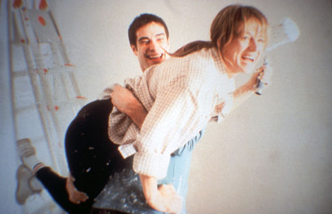 Still of Adrià Collado and Emma Suárez in Sobreviviré (1999)