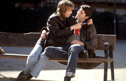 Still of Juan Diego Botto and Emma Suárez in Sobreviviré (1999)