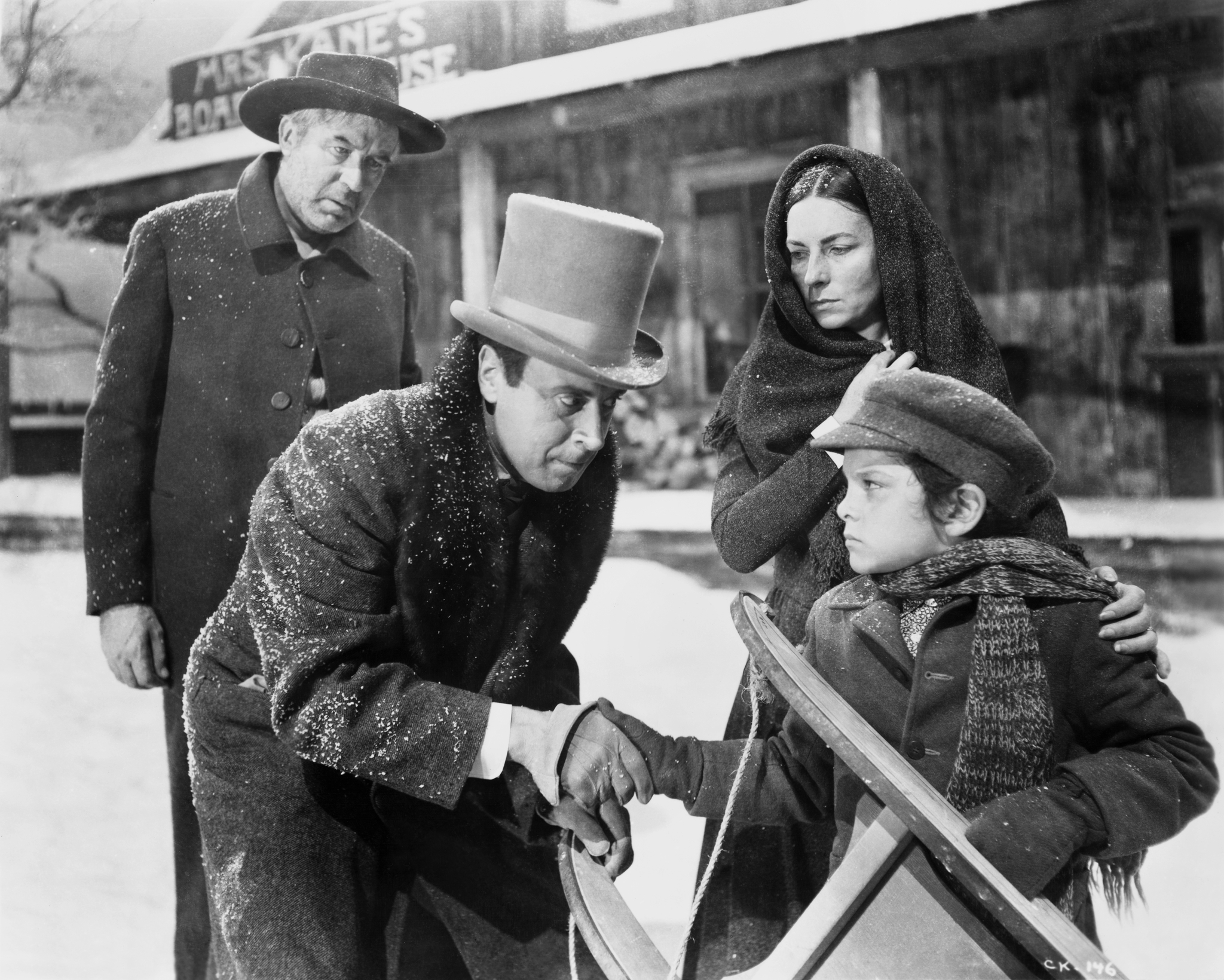 Still of Agnes Moorehead, George Coulouris, Harry Shannon and Buddy Swan in Citizen Kane (1941)