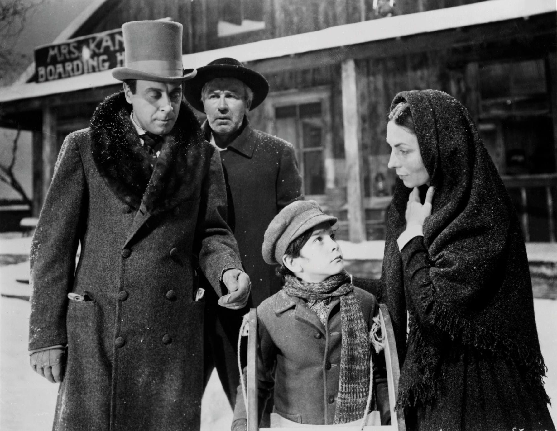 Still of Agnes Moorehead, George Coulouris, Harry Shannon and Buddy Swan in Citizen Kane (1941)