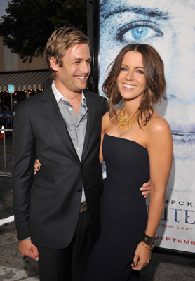 Kate Beckinsale and Gabriel Macht at event of Baltoji puga (2009)