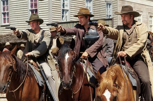 Still of Scott Caan, Colin Farrell and Gabriel Macht in American Outlaws (2001)