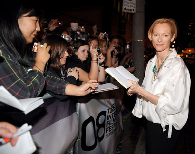 Tilda Swinton at event of Perskaityk ir sudegink (2008)