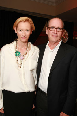 Richard Jenkins and Tilda Swinton at event of Perskaityk ir sudegink (2008)