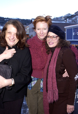 Karen Black, Lynn Hershman-Leeson and Tilda Swinton at event of Teknolust (2002)