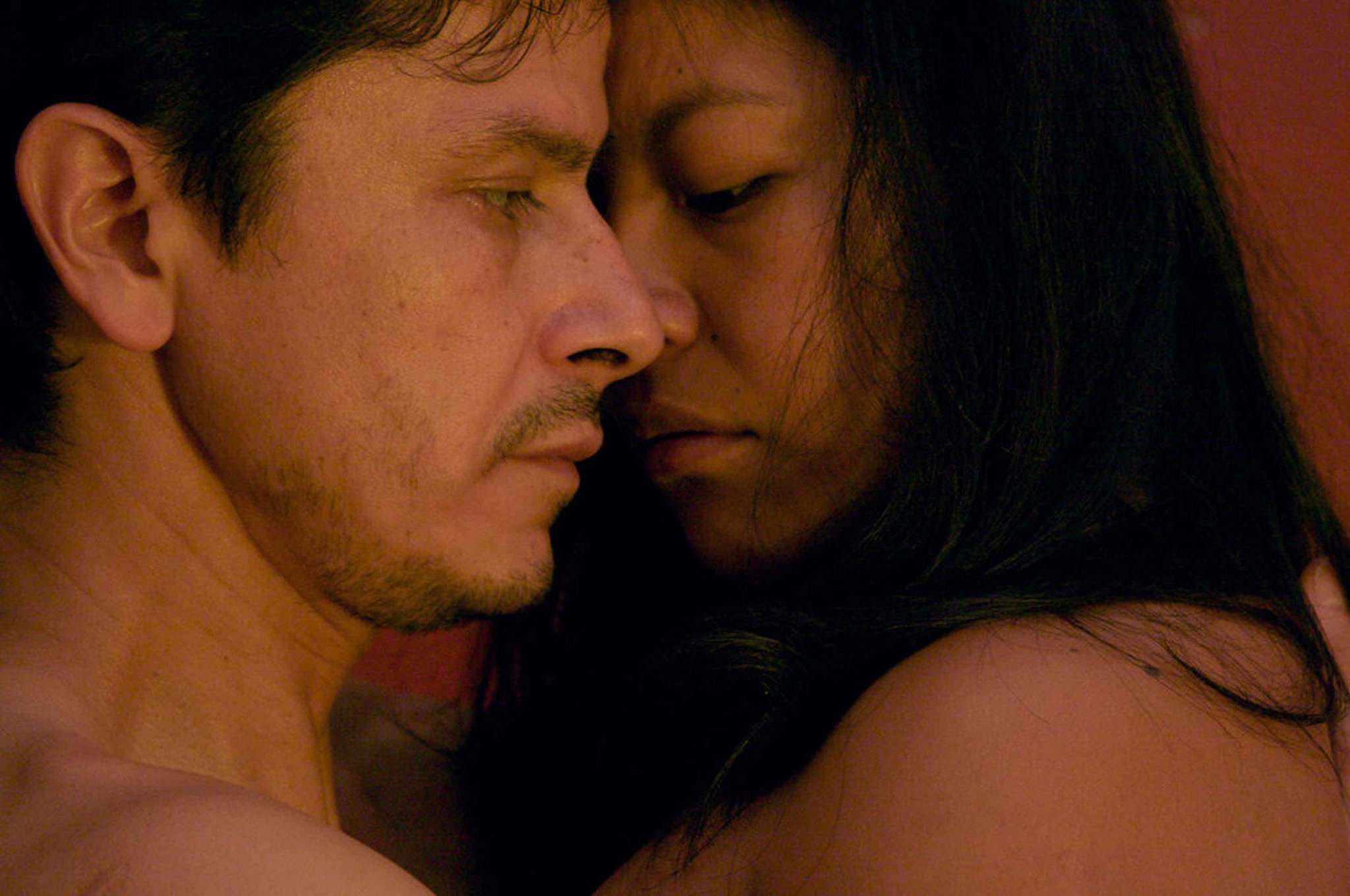 Still of Gustavo Sánchez Parra and Monica del Carmen in Año bisiesto (2010)