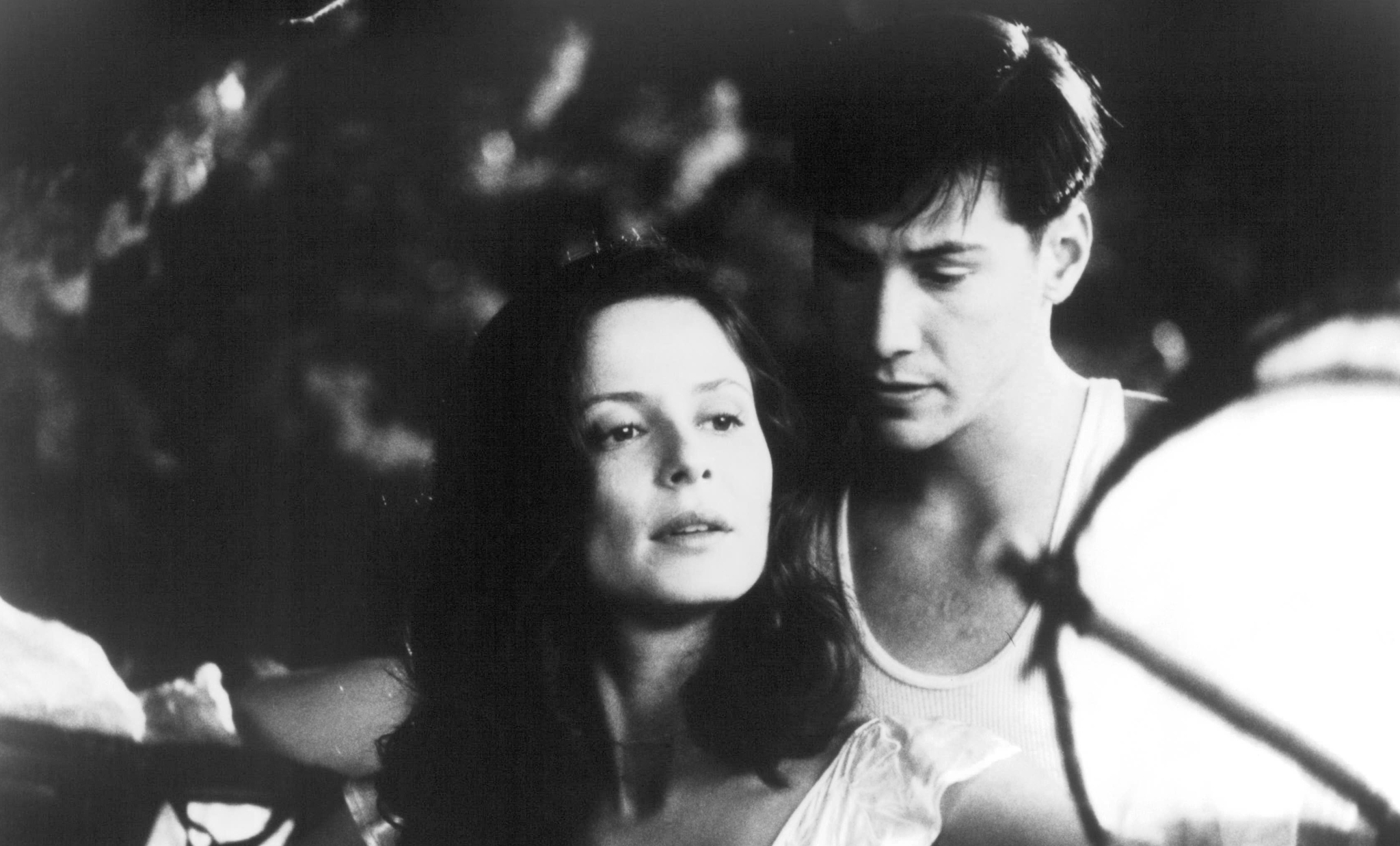 Still of Keanu Reeves and Aitana Sánchez-Gijón in A Walk in the Clouds (1995)