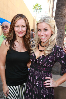 Ashley Eckstein and Catherine Taber at event of Star Wars: The Clone Wars (2008)