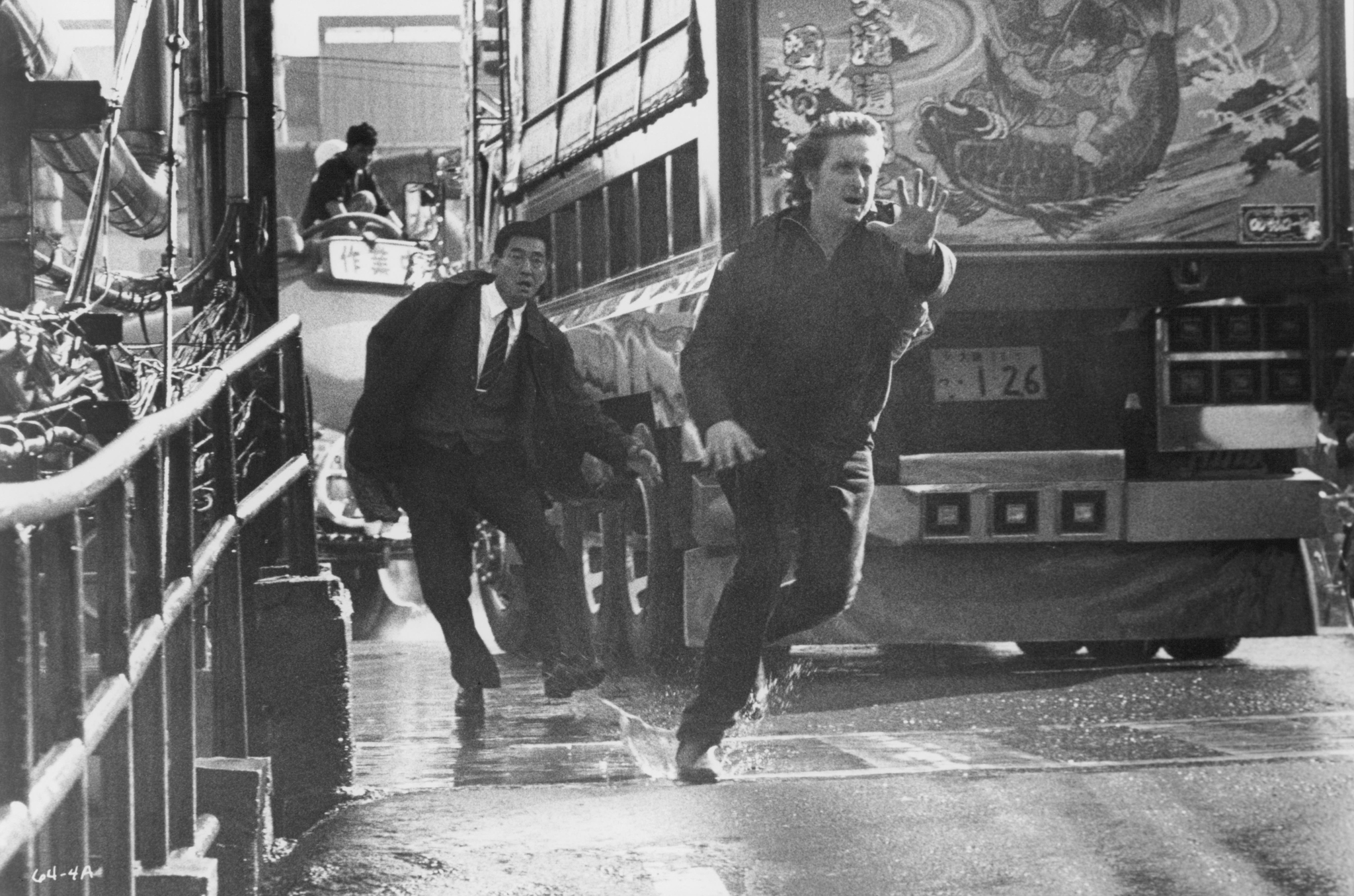 Still of Michael Douglas and Ken Takakura in Black Rain (1989)