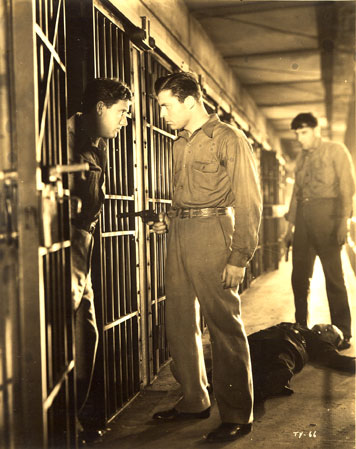 Lyle Talbot (with gun) and Spencer Tracy during prison break scene in 