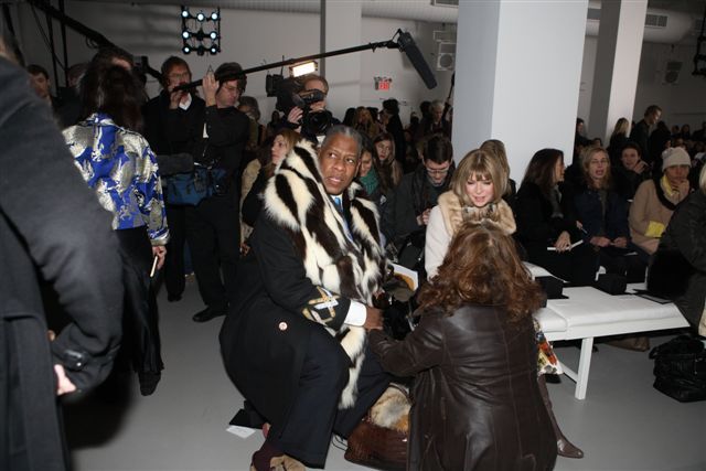Still of André Leon Talley and Anna Wintour in The September Issue (2009)