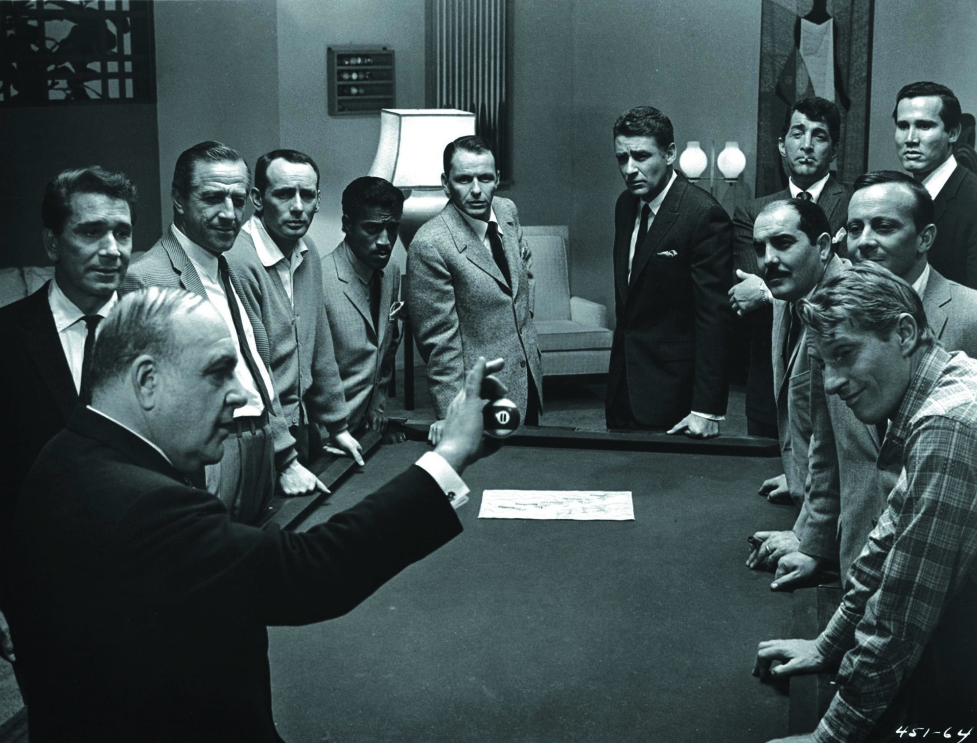 Still of Frank Sinatra, Norman Fell, Dean Martin, Richard Conte, Sammy Davis Jr., Joey Bishop, Peter Lawford, Henry Silva and Akim Tamiroff in Ocean's Eleven (1960)