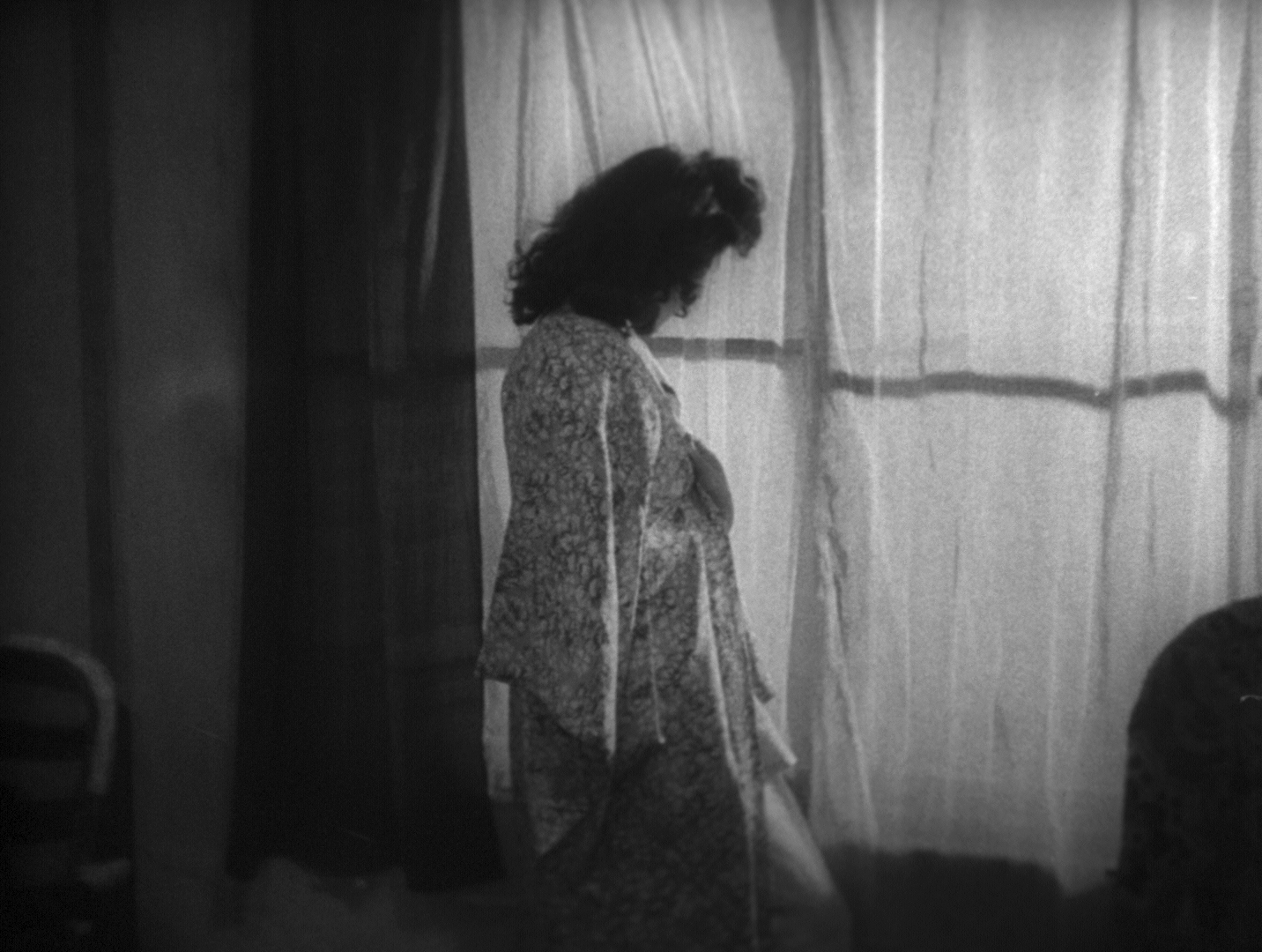 Still of Kinuyo Tanaka in Yoru no onnatachi (1948)