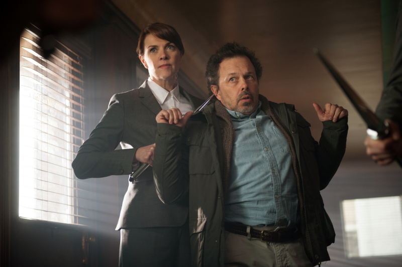 Still of Curtis Armstrong and Amanda Tapping in Supernatural (2005)