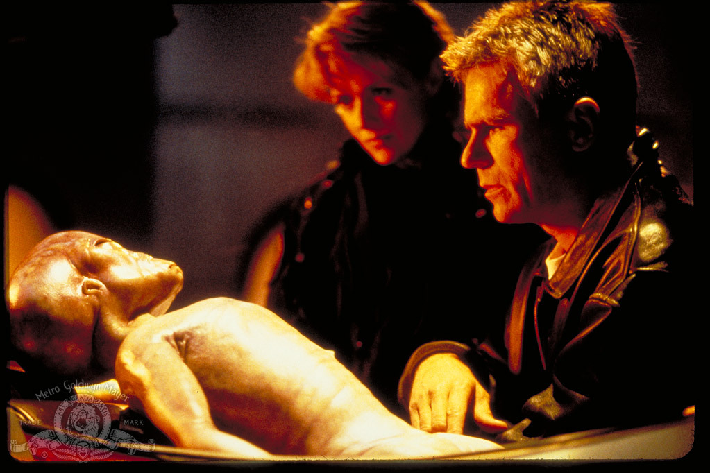 Still of Richard Dean Anderson and Amanda Tapping in Stargate SG-1 (1997)