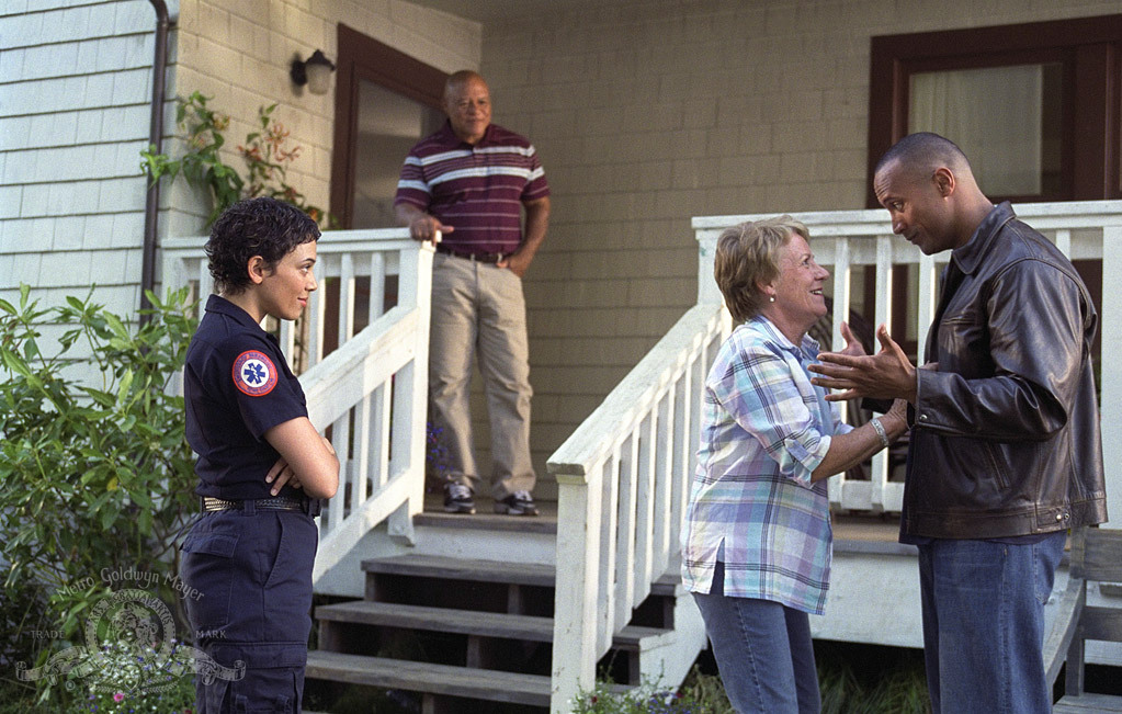 Still of John Beasley, Dwayne Johnson and Barbara Tarbuck in Walking Tall (2004)