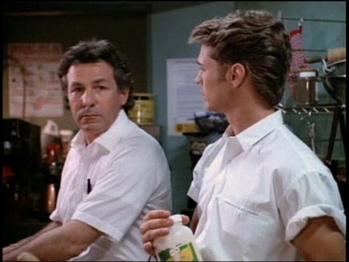 Still of Jason Priestley and Joe E. Tata in Beverli Hilsas, 90210 (1990)