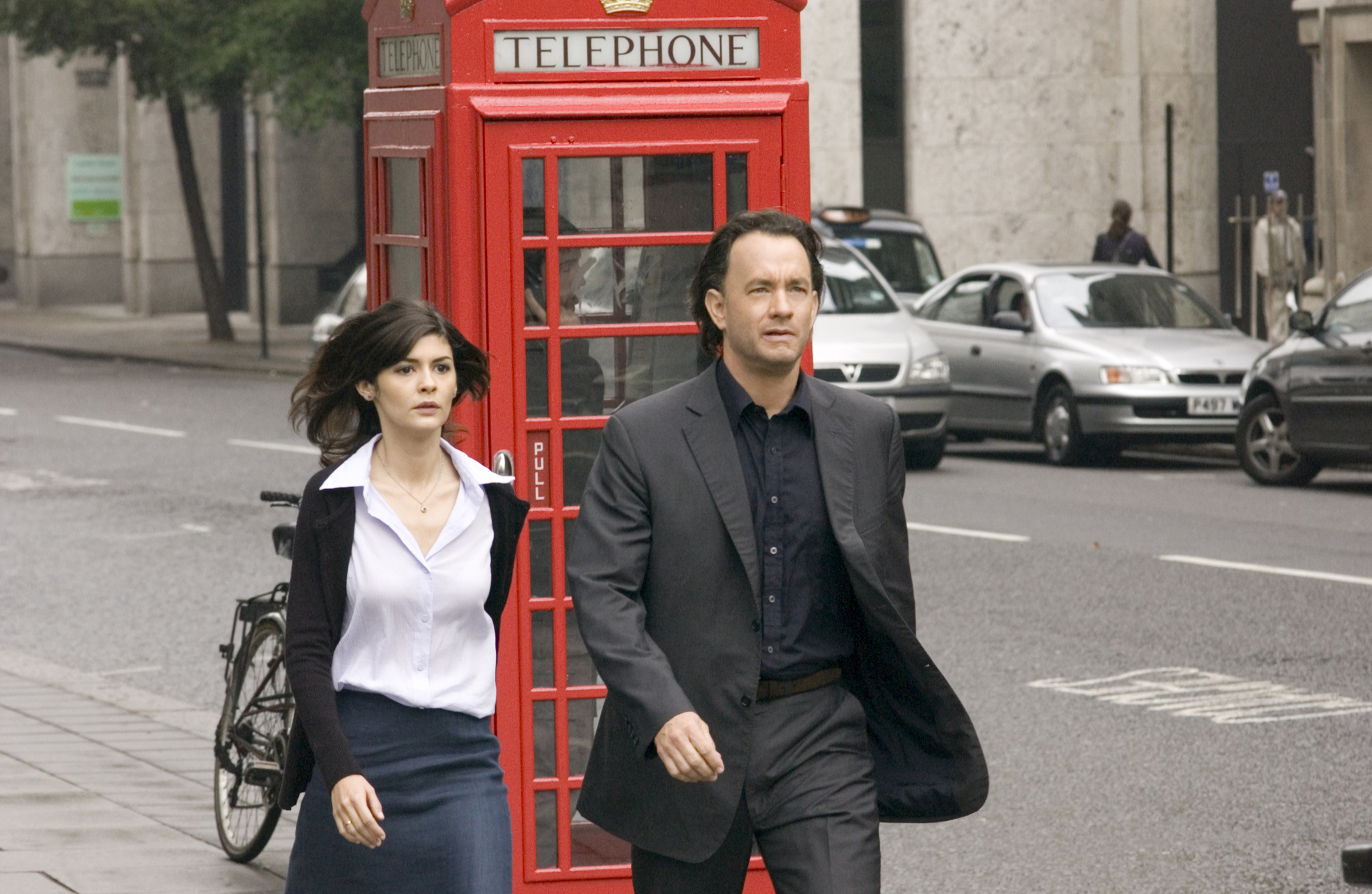 Still of Tom Hanks and Audrey Tautou in The Da Vinci Code (2006)