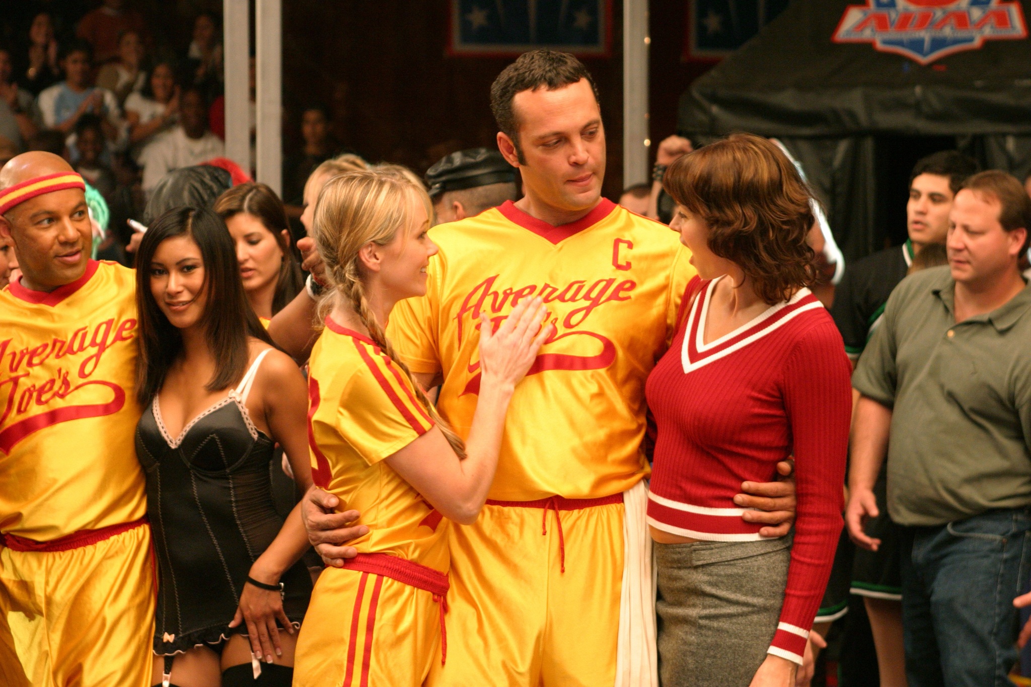 Still of Vince Vaughn and Christine Taylor in Dodgeball: A True Underdog Story (2004)