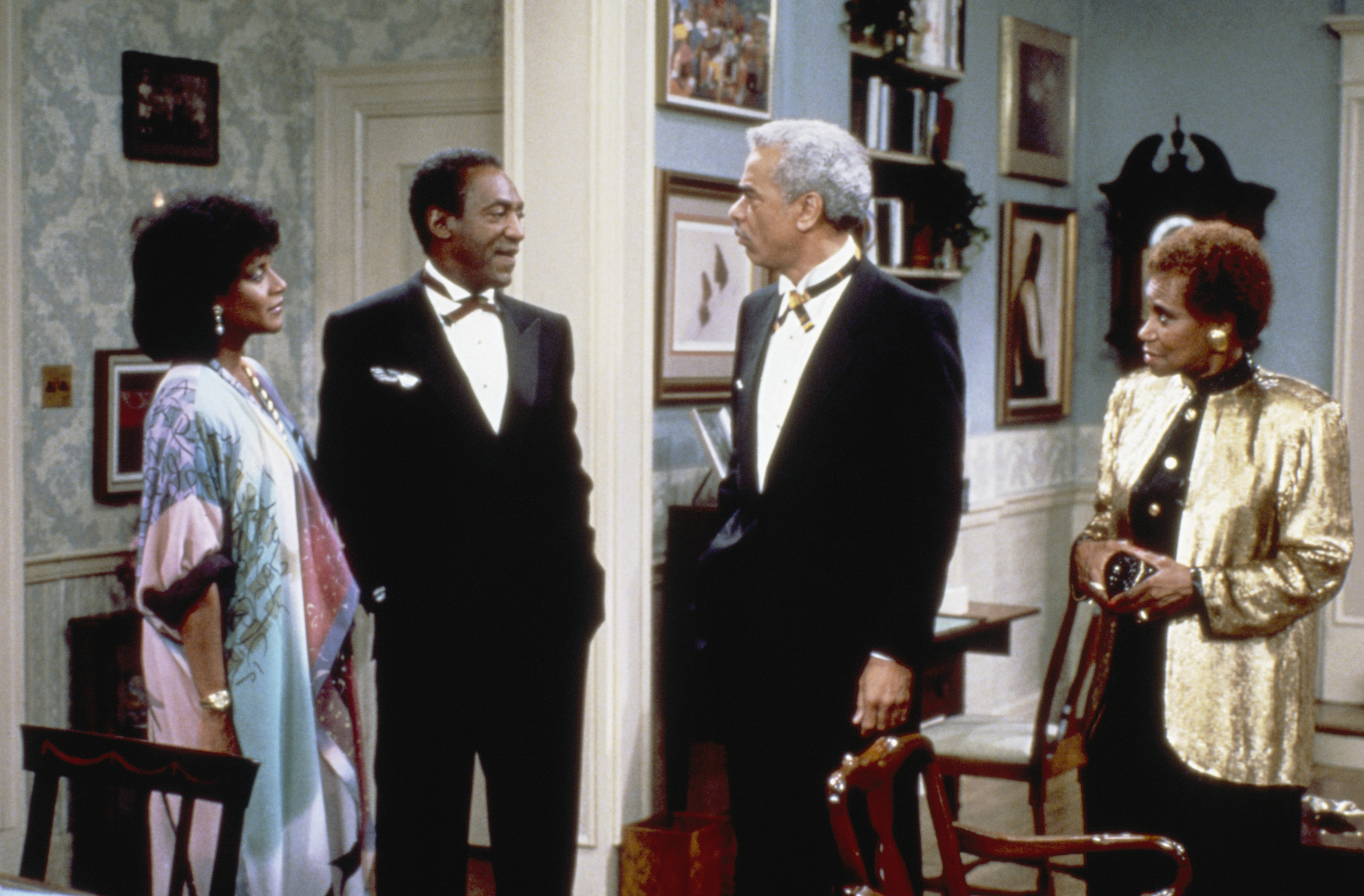 Still of Bill Cosby, Earle Hyman, Phylicia Rashad and Clarice Taylor in The Cosby Show (1984)