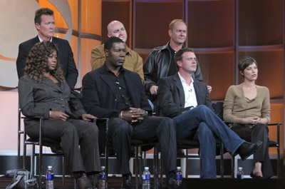 Robert Patrick, Scott Foley, Dennis Haysbert, Shawn Ryan, Regina Taylor, Audrey Marie Anderson and Eric L. Haney at event of Specialusis burys (2006)