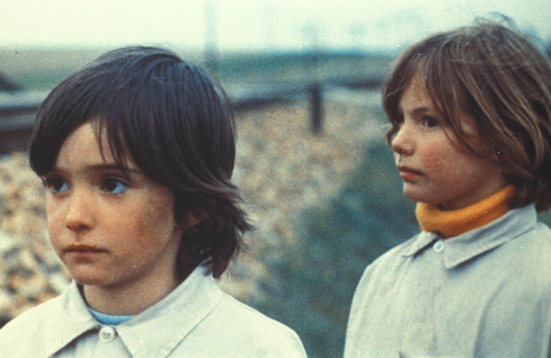 Still of Isabel Tellería and Ana Torrent in El espíritu de la colmena (1973)