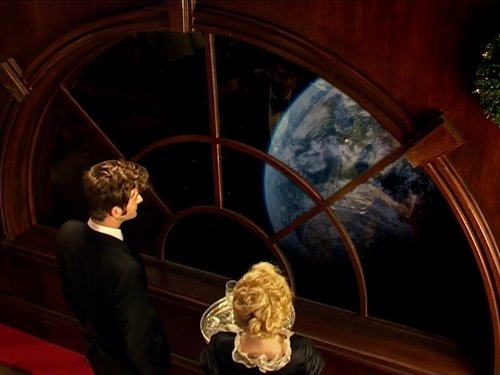 Still of Kylie Minogue and David Tennant in Doctor Who (2005)