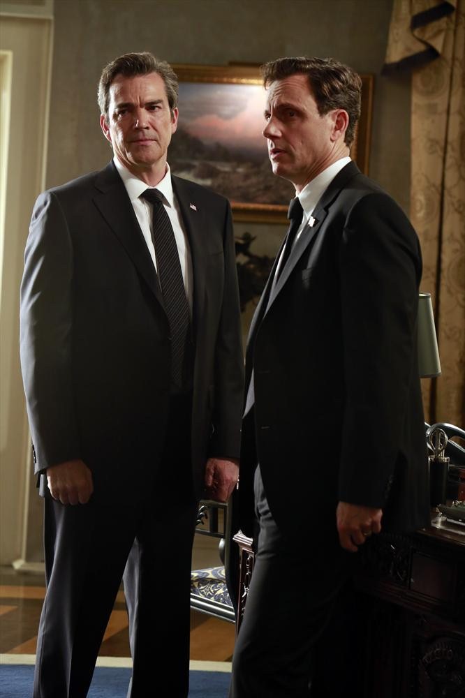 Still of Tony Goldwyn and Jon Tenney in Scandal (2012)
