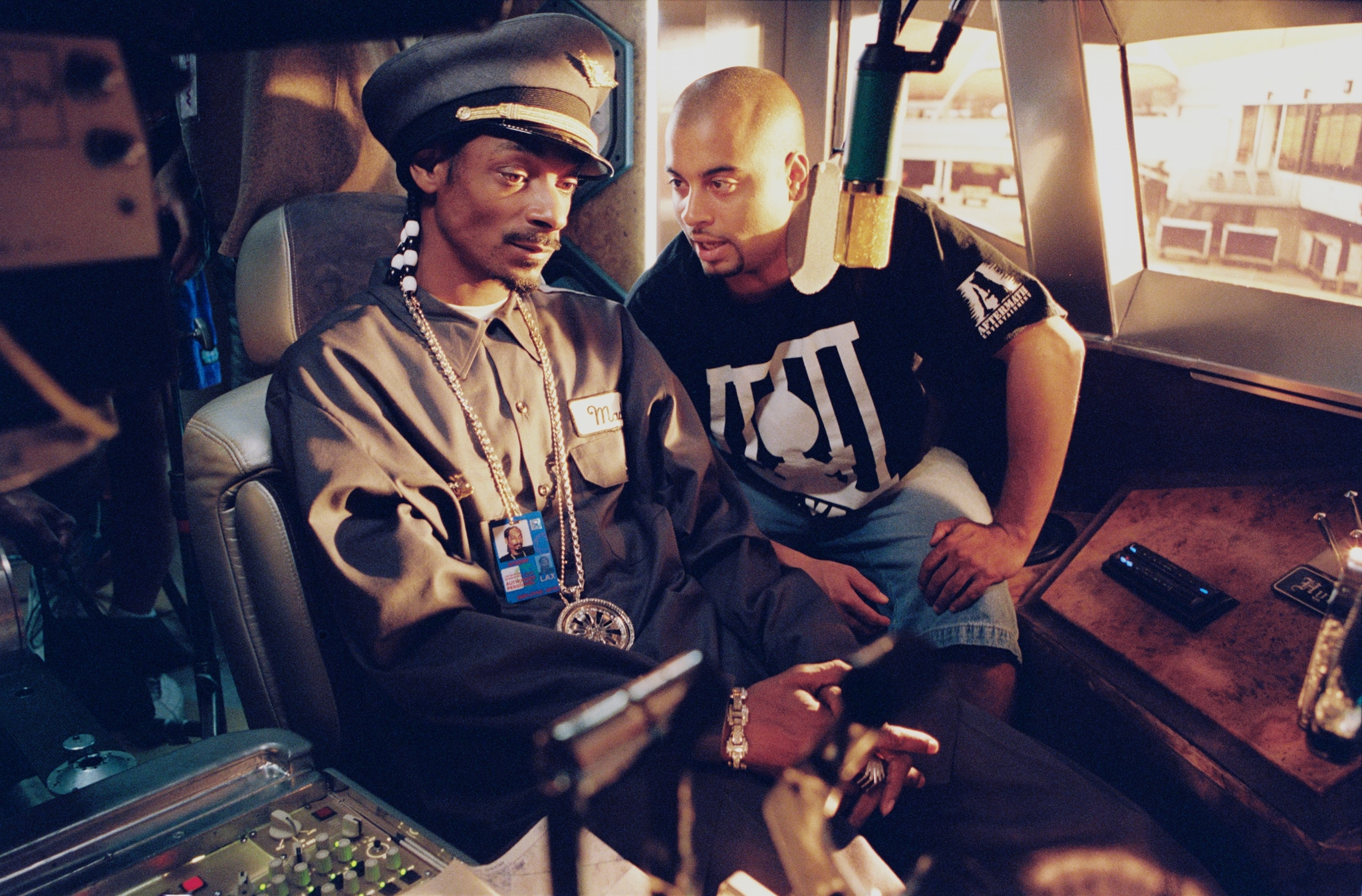 Snoop Dogg and Jessy Terrero in Soul Plane (2004)
