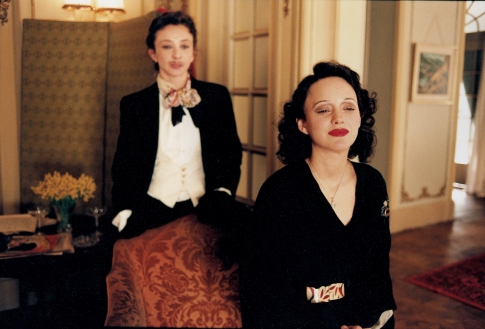 Still of Marion Cotillard and Sylvie Testud in Edit Piaf: rozinis gyvenimas (2007)