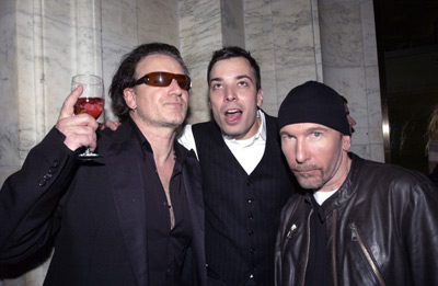 Bono, Jimmy Fallon and The Edge at event of Niujorko gaujos (2002)