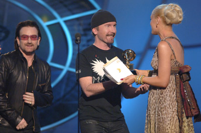 Gwen Stefani, Bono and The Edge at event of The 48th Annual Grammy Awards (2006)