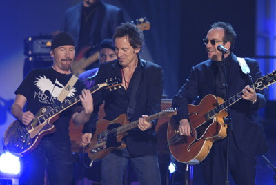 Elvis Costello, Bruce Springsteen and The Edge at event of The 48th Annual Grammy Awards (2006)