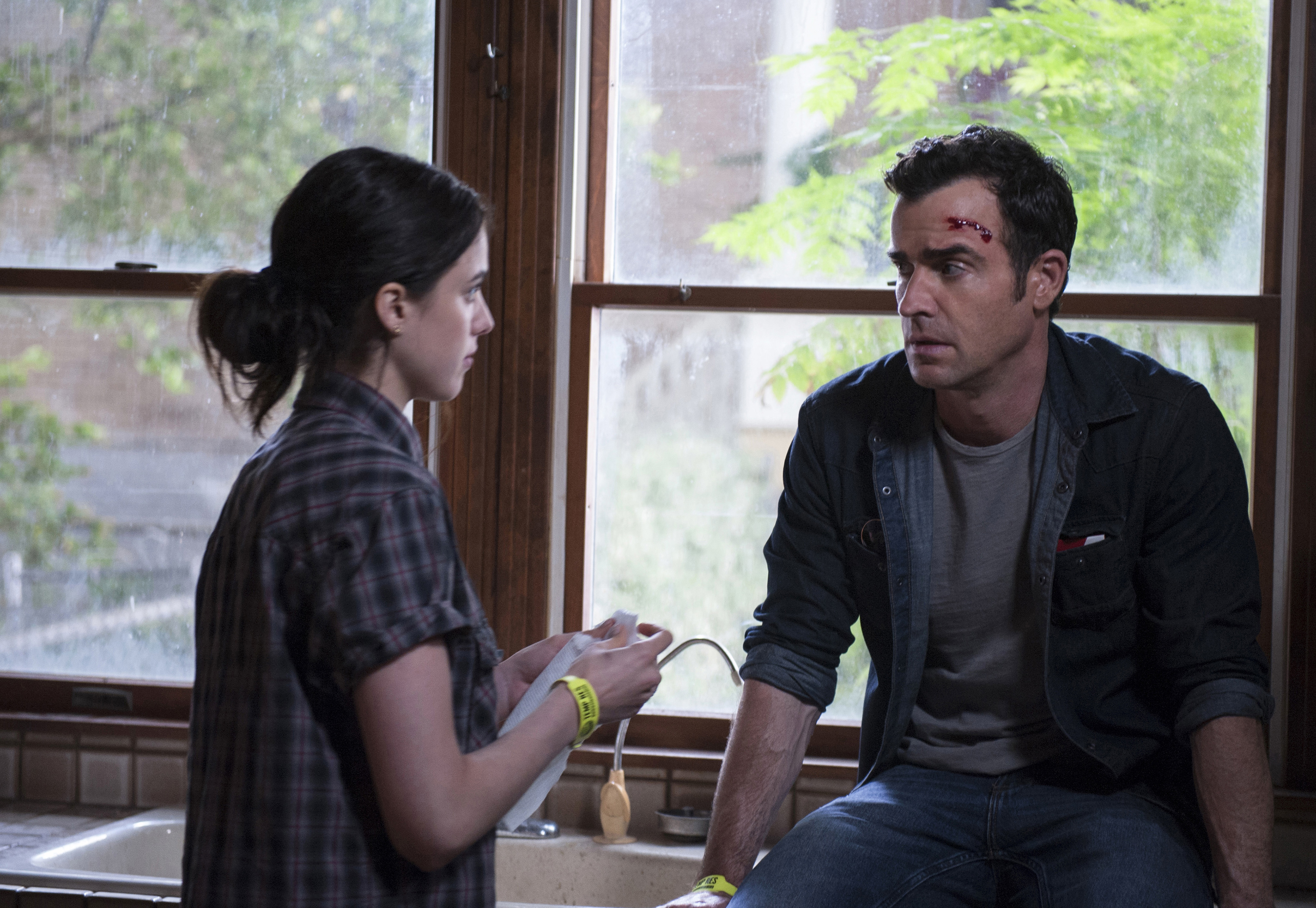 Still of Justin Theroux and Margaret Qualley in The Leftovers (2014)