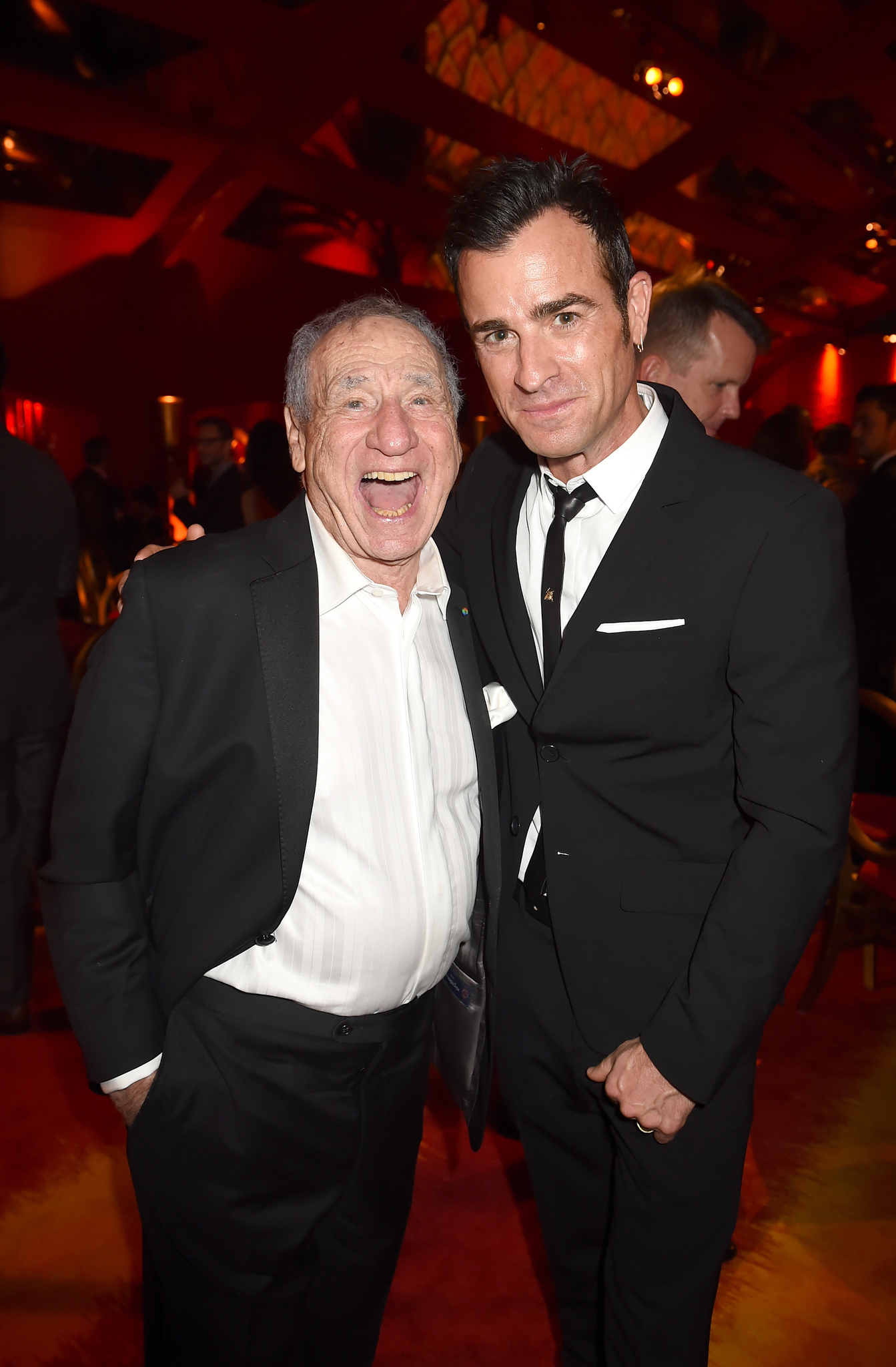 Mel Brooks and Justin Theroux at event of The 67th Primetime Emmy Awards (2015)