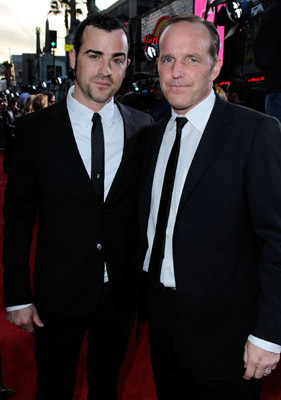 Clark Gregg and Justin Theroux at event of Gelezinis zmogus 2 (2010)