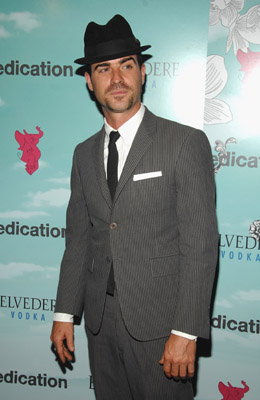 Justin Theroux at event of Dedication (2007)