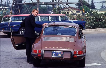 ROY THINNES IN LOS ANGELES WITH HIS 1972 PORSCHE 911T / 1973