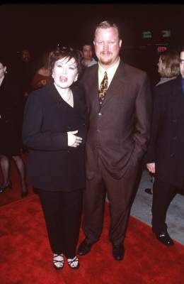 Roseanne Barr and Ben Thomas at event of Beloved (1998)