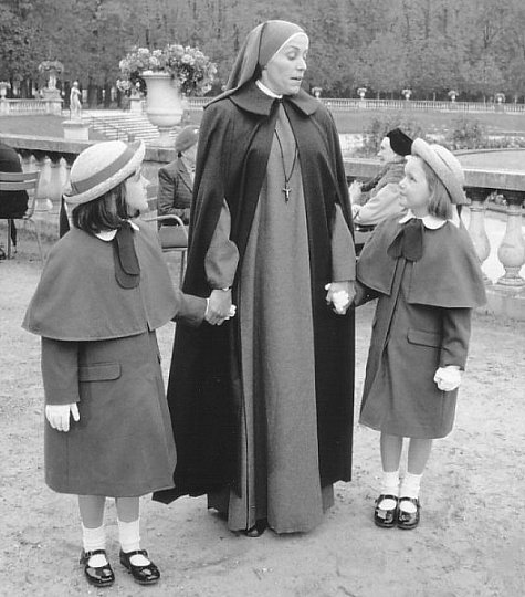 Still of Frances McDormand, Hatty Jones and Clare Thomas in Madeline (1998)