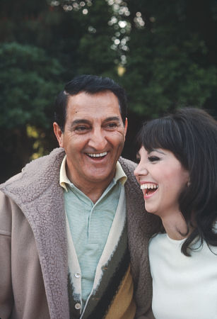 Marlo Thomas with father Danny Thomas c. 1971