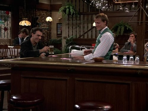 Still of Woody Harrelson and Jay Thomas in Cheers (1982)