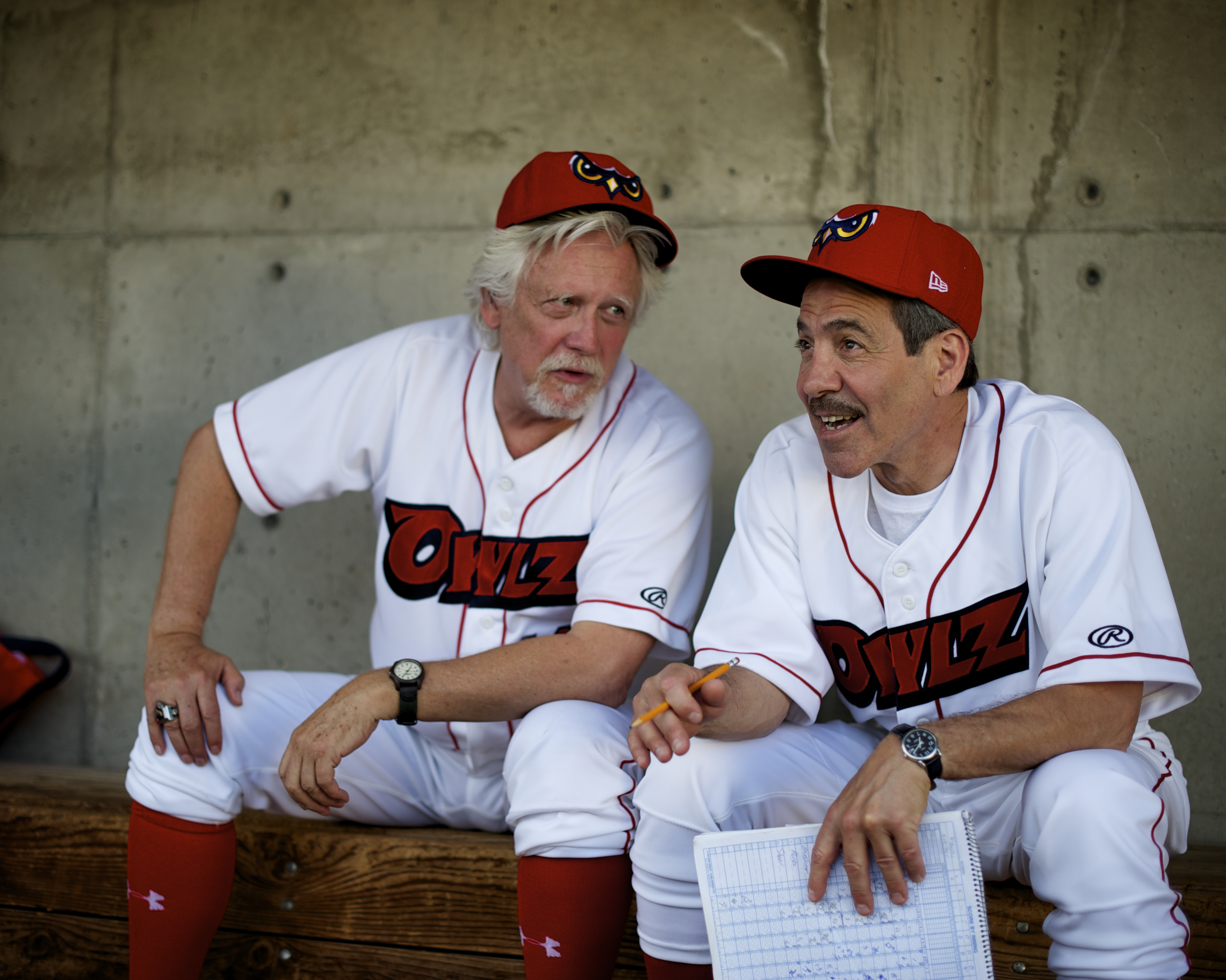 Still of Bruce Davison and Larry Thomas in 108 Stitches (2014)