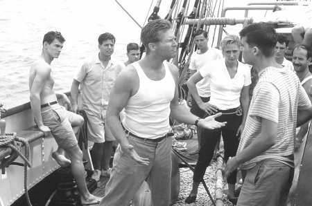 Still of Jeff Bridges, Jeremy Sisto, Eric Michael Cole, Caroline Goodall, David Lascher, Julio Oscar Mechoso, Peyton Thomas and Scott Wolf in White Squall (1996)