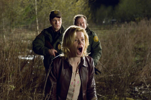 Still of Elizabeth Banks, Nathan Fillion and Don Thompson in Slither (2006)