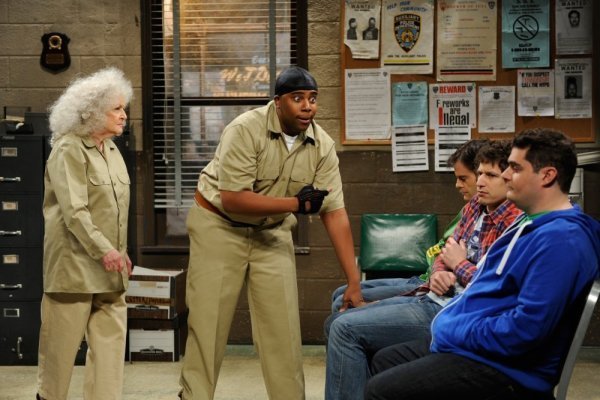 Still of Kenan Thompson and Betty White in Saturday Night Live (1975)