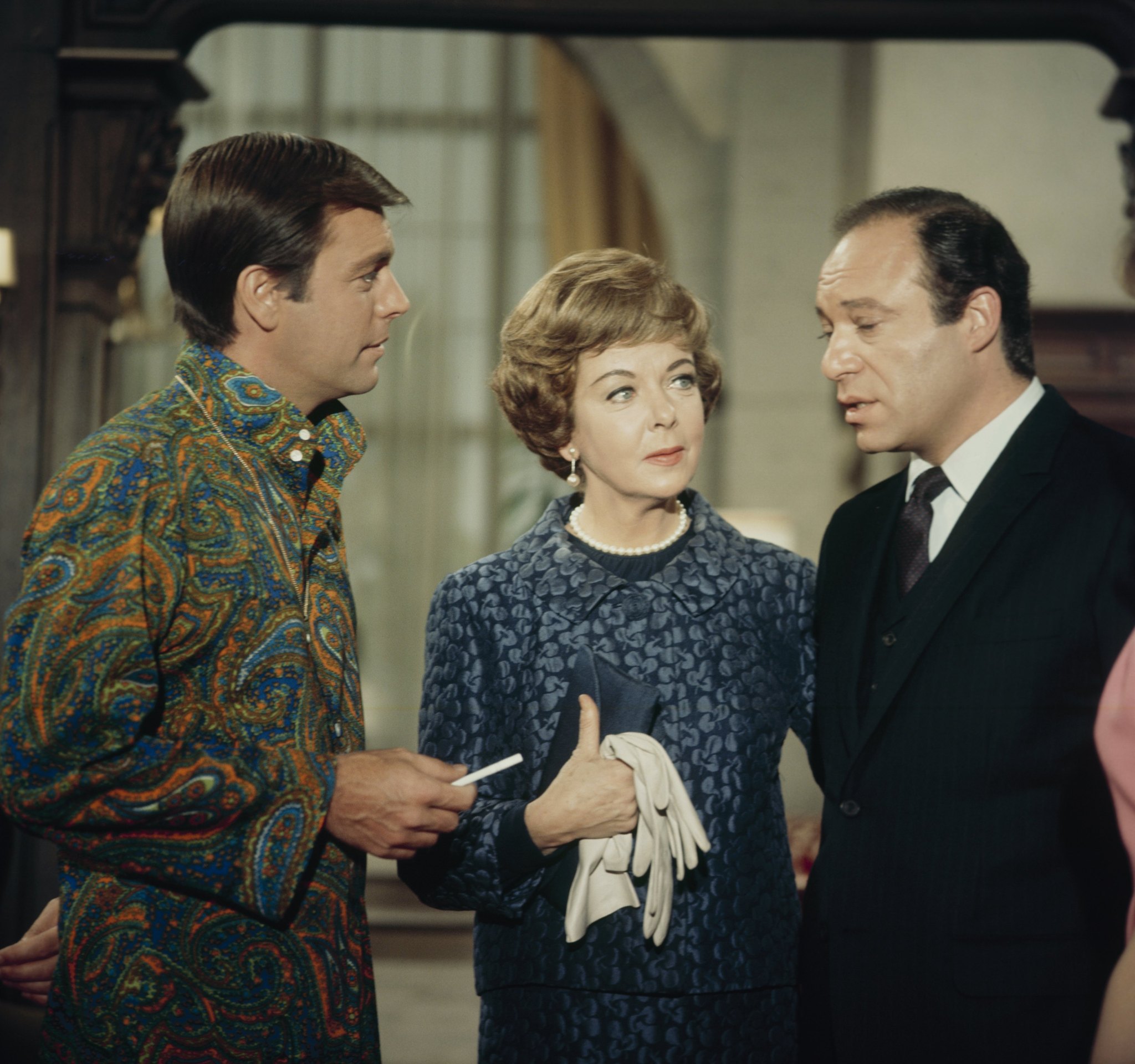 Robert Wagner, Ida Lupino and Malachi Throne at event of It Takes a Thief (1968)