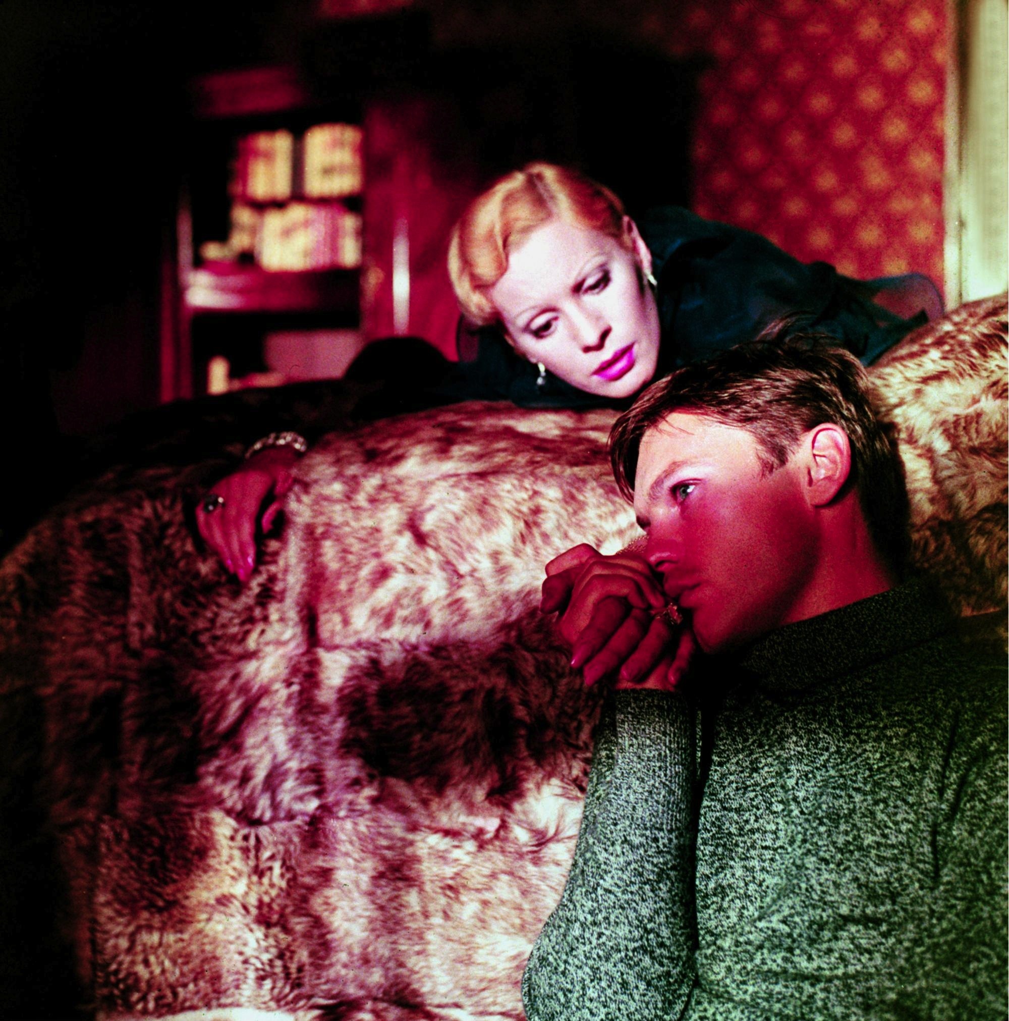 Still of Helmut Berger and Ingrid Thulin in La caduta degli dei (Götterdämmerung) (1969)